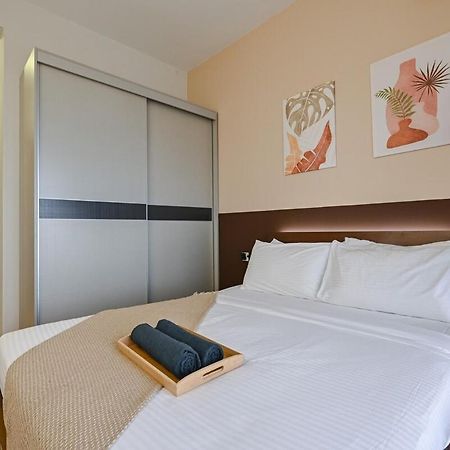 Апартаменты Kingsbay B #5Pax #Vintagewood #Highfloor Джохор-Бару Экстерьер фото